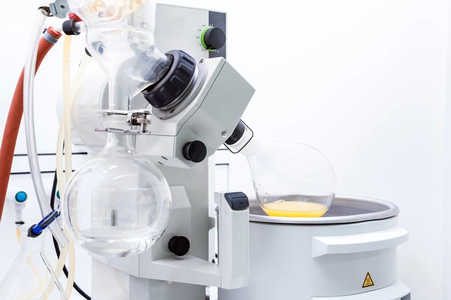 Bezpieczeństwo pracy z destylarkami w laboratorium