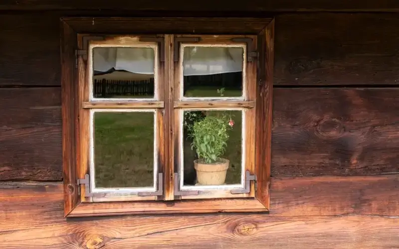 Jak odnowić okna drewniane?