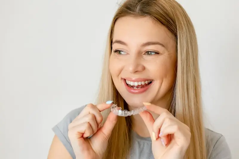 Nakładki na zęby Invisalign