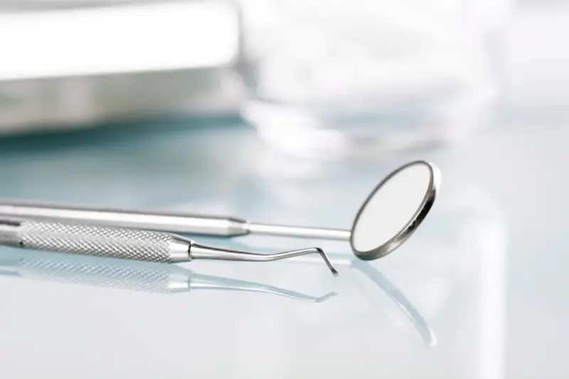 Czy ósemki mogą skrzywić zęby?