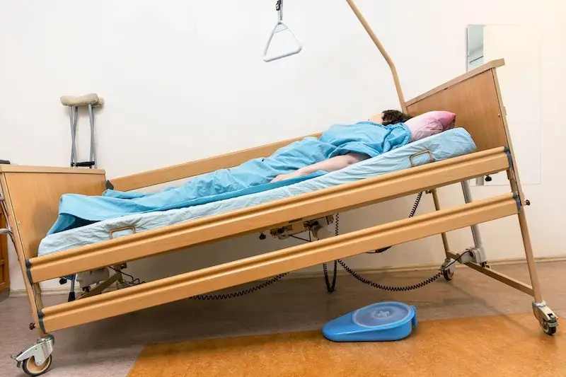 Łóżka rehabilitacyjne metalowe